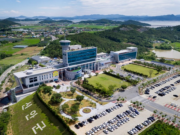 신안군청 전경2025-600.jpg
