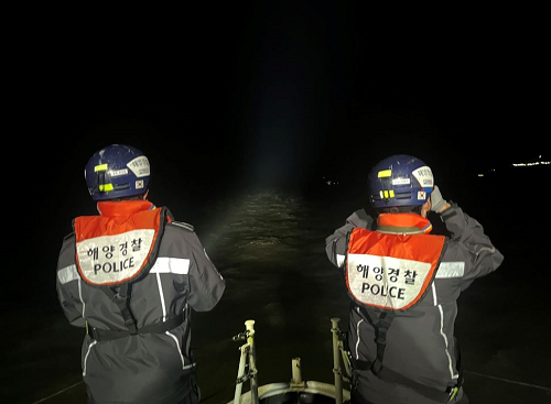 해남군 송지면 해상 어선 전복 승선원 구조에 총력 (3보)