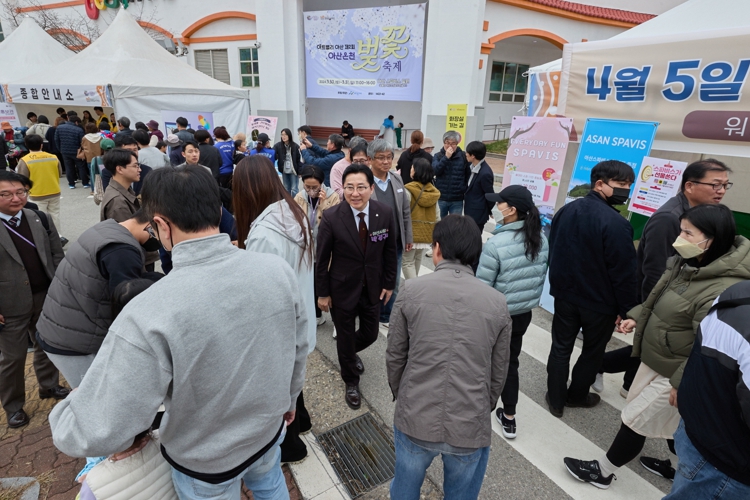 ‘제2회 아산온천 벚꽃축제’ 첫날, 상춘객 4천여 명 운집