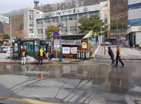 정선군 사북읍 기관·사회단체 ‘봄맞이 마을 대청소’ 실시