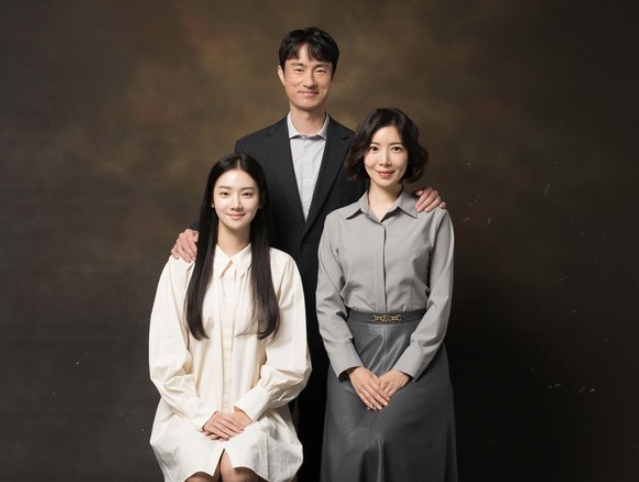 日 유키사다 이사오 감독의 첫 한국 드라마 연출작! '완벽한 가족', 김영대를 필두로 박주현, 최예빈, 이시우 등 차세대 배우 총출동...김명수 특별출연까지!
