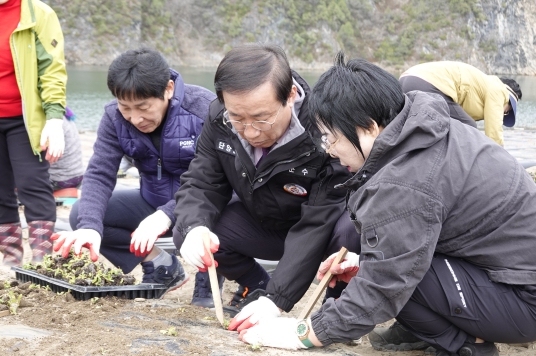 단양군, 도담정원 봄맞이 새 단장