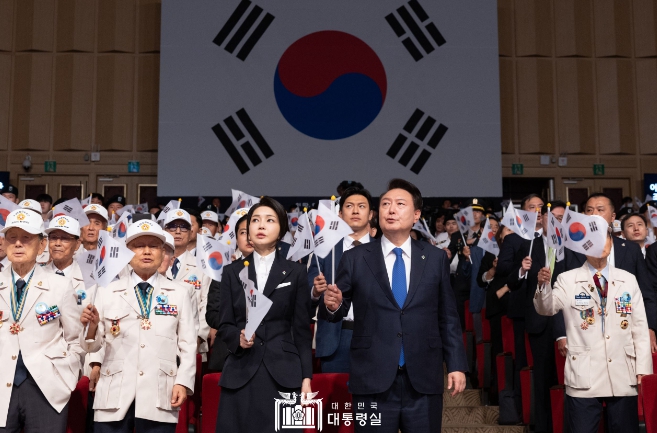 尹 대통령 부부, 6·25전쟁 제74주년 행사 참석