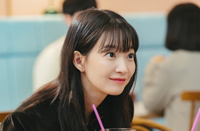 '손해 보기 싫어서' 신민아, 손익계산 전문 ‘손해영’ 役 첫 스틸 공개