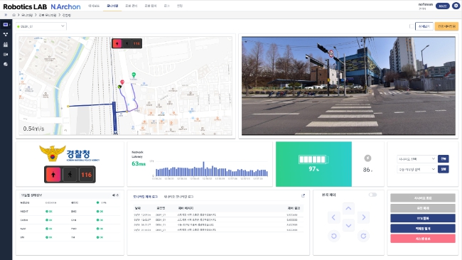 경찰청이 제공한 실시간 교통 신호 정보 보행자와 함께 거닐 실외 이동로봇의 눈이 되다!