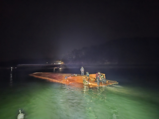 충남도, 서산 해상 선박 '서해호'전복 사고 구조 총력전