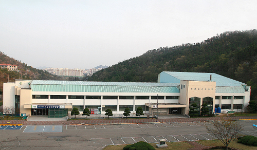 2. 목포시, 코로나19 확산 방지 위해 체육시설 휴장 (실내수영장 전경).png