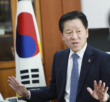 인터뷰 중인 주승용 국회부의장3.png