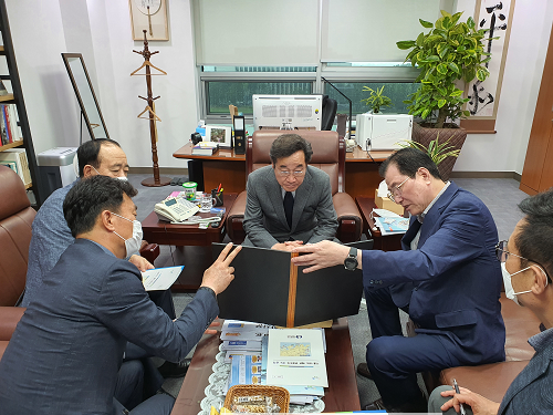 신우철 완도군수, 지역 현안사업 해법 모색 위해 이낙연 전총리와 면담.png