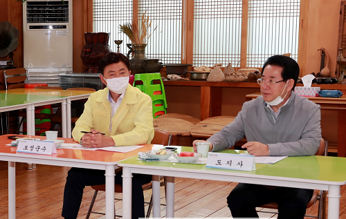 1.김철우 보성군수·김영록 전남지사,경전선 고속 전철 사업 벌교역 정차 공동 대응키로-보성군을 찾은 도지사(2020.7.17.).png
