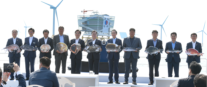 200717-한국판 뉴딜 그린에너지 전북 서남권해상풍력 실증단지 현장방문4.png
