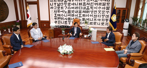 간담회 사진.png