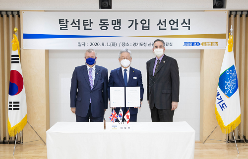 이재명+경기도지사，+마이클+대나허+캐나다+대사，+사이먼+스미스+영국대사+단체사진.png