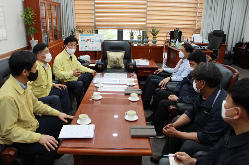 20210526_한국지역난방공사 시험가동 관련 방문13_시장님(작게,편집).png