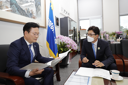 1. 김철우 보성군수 민주당 송영길 대표 만나 당 차원 협조 요청 (1).png