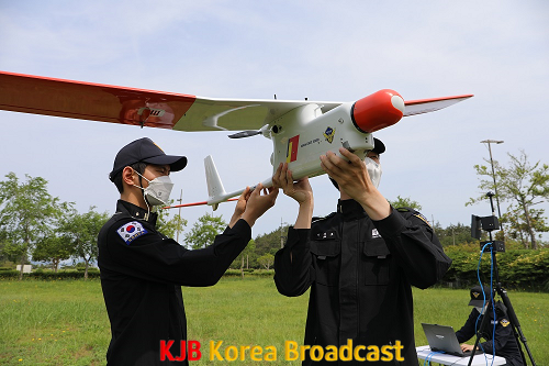 목포해경이 2일 전남 해남군 화원면 일대에서 무인기를 활용한 해양오염감시활동에 나서고 있다.png