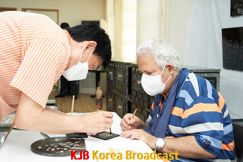 8.6 - 통영나전칠기에 반해 통영을 찾은 주한 카타르대사!(나전칠기공방체험) 4.png