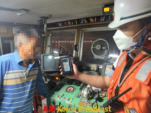 선박 검문검색으로 선장 상대 음주측정 실시(2).png