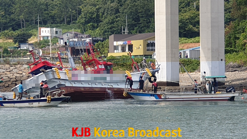 여수해경, 고흥 팔영대교 인근해상 낚시어선 좌초 발생(3).png