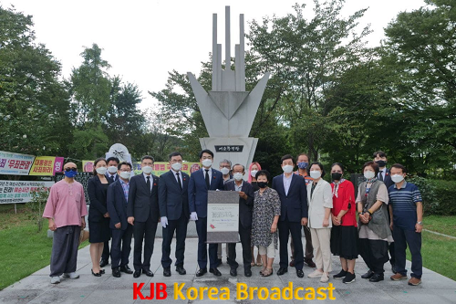 여순항쟁탑 참배4.png