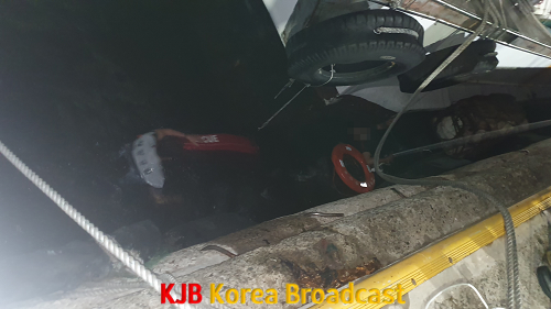 부두와 선박사이에 추락한 익수자 구조.png