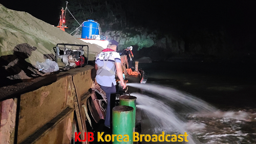 침수된 부선 배수작업(1).png