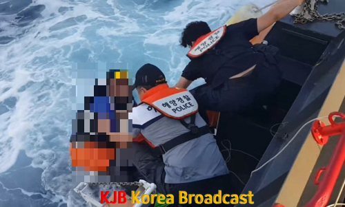 완도해경, 수상 오토바이 타다 파도에 휩쓸린 30대, 안전하게 구조(배포용) (2).png