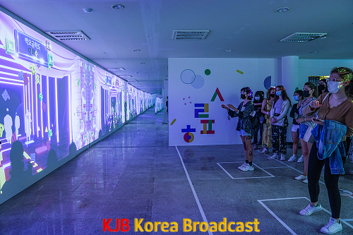 2.목포시, 외국 청년들과 함께 위드 코로나 관광 트렌드 대응(주제관 체험).png