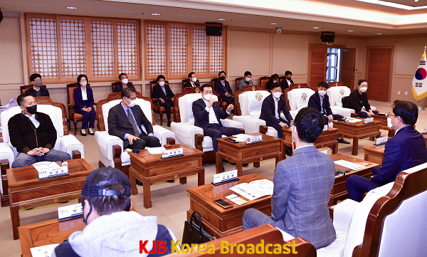 211021 인공지능 유치기업 업무협약식_GJI1150.png