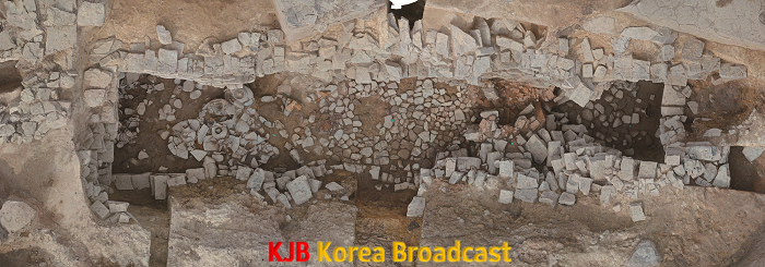 사진6.함안말이산고분군75호분발굴모습2.png