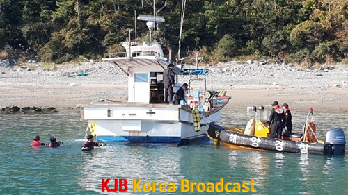 완도해경, 침수·좌주 선박 신속 구조...승선원 2명 생명 지장 없어(배포용).png