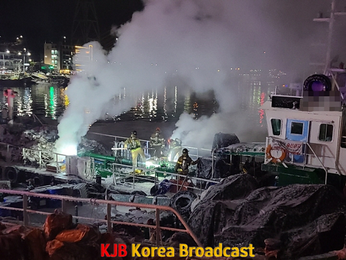 소방대원들 화재진화 중.png