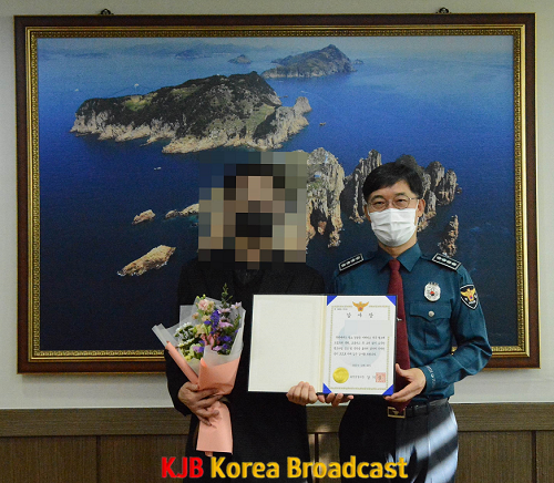 21.12.22. 뺑소니범 검거 시민 감사장 수여.png