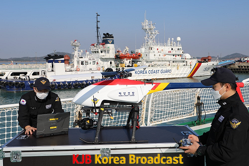 목포해경은 해양경비 임무 수행을 위해 경비함정 탑재형 무인 헬리콥터를 신규 운용한다고 23일 밝혔다(1).png