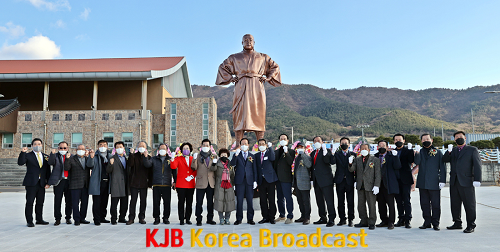 1.  고흥군, 금산 김일 동상 건립 제막식 개최 (1).png