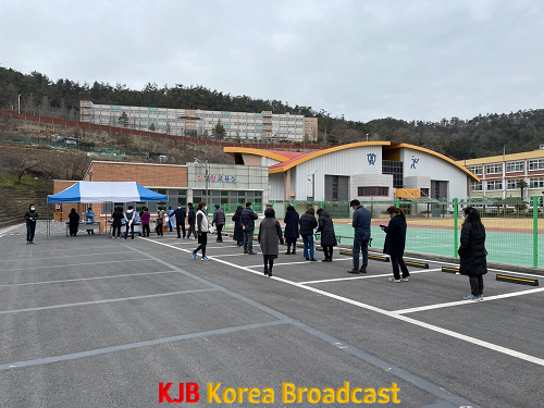 1.목포시, 코로나 확산 방지 위해 전방위적 방역 집중(항도여중 임시선별 검사소).png