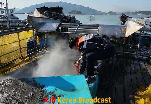 완도해경, 투묘중인 어선화재 소방과 합동 진화 완료.. 인명피해 없어(배포용) (1).png