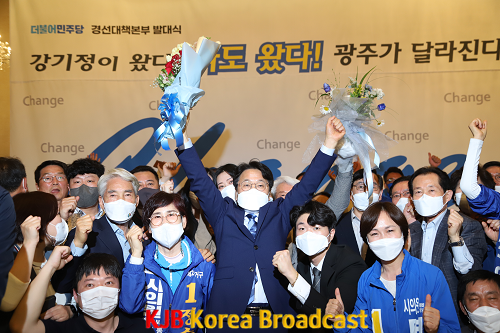 220426_강기정만세2.png