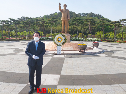 참배사진1.png