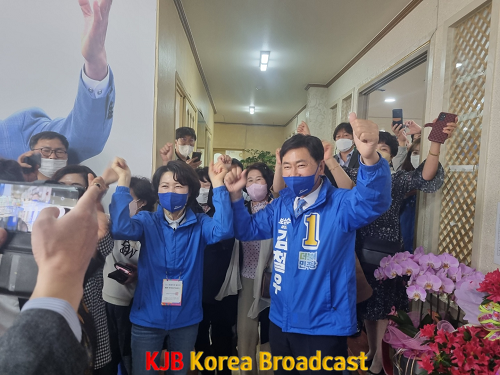 더불어민주당 보성군수 후보 확정후 환호사진.png