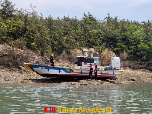 목포해경이 좌초된 선박 A호에 대한 구조를 나서고 있다(2).png