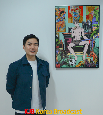 삼면이바다since1991와 뚜르드꼬레의 대표를 맡고 있는 최용준가 일러스트 작가 담(문지훈) 작품을 소개하고 있다..png
