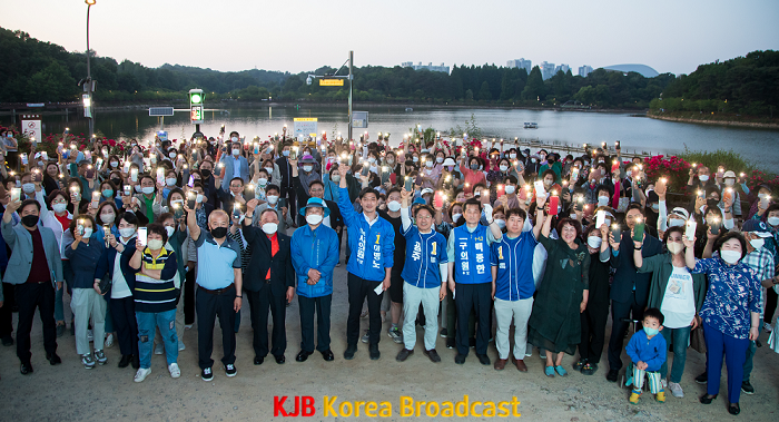 220529_듣는다유세_사진1_서구_시민들과.png