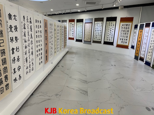 2. 보성아트홀 ‘춘곡(春谷) 김홍배 작가 서예전’ 개최- 보성군 율포해수녹차센터 (2).png