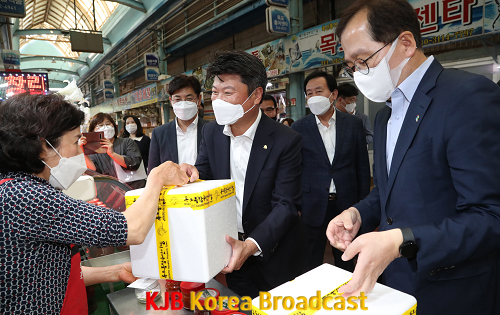 해양수산부장관 목포종합수산시장 방문(박창환 정무부지사)1.png