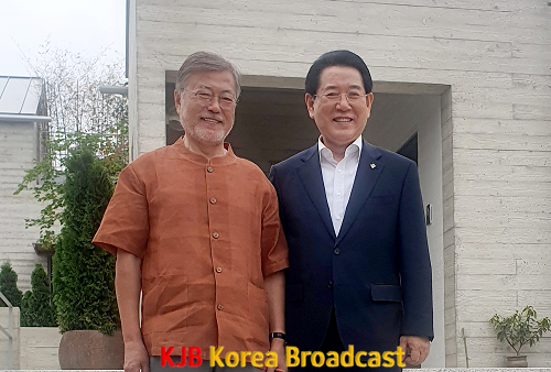 문재인 전 대통령과 김영록 전남도지사 (1).png