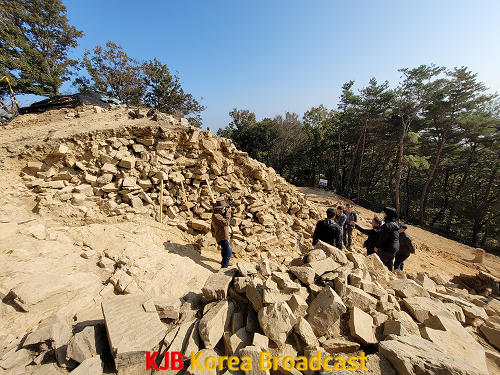 4.안곡산성발굴모습3.png
