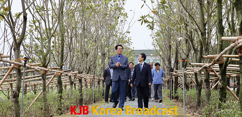 증도 미세먼지차단숲 준공식 사진 3.png