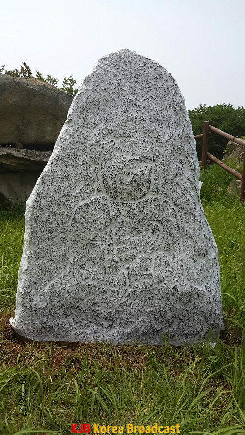 전남 문화재자료 제108호 완도 청산도 석조 보살 좌상(탁본 후 모습).png