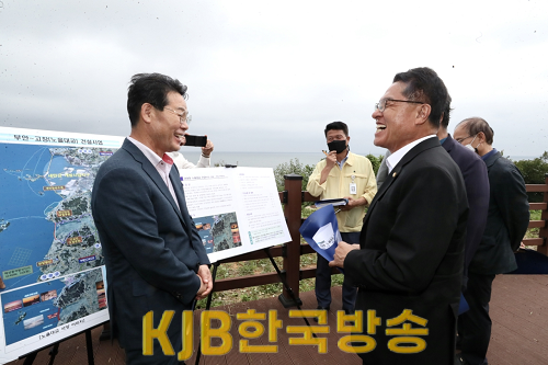 권익현 부안군수-정운천 국회의원, 관광형 노을대교 성공 건립 `맞손`1.png
